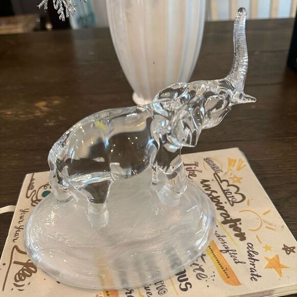 Cristal d'Arques Elephant Figurine 24% Lead Crystal Glass France Frosted Base‎ - Picture 2 of 7